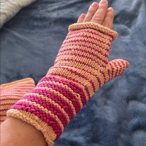 NWOT French Knot fingerless Gloves - Picture 5 of 8